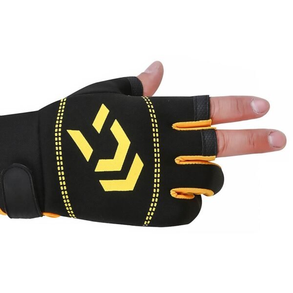 DAIWA 3 Fingers Cut Fishing Gloves - Image 5