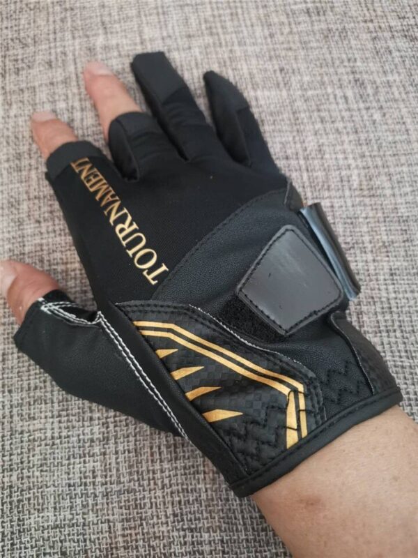 Daiwa Anti Slip Leather Fishing Gloves Finger Cut UV Protection